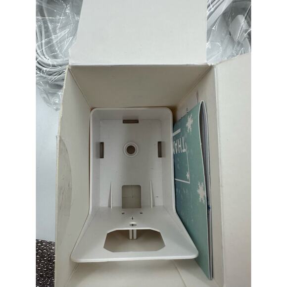 Set of 2 Wyze Cam WYZEC2 Wireless Indoor Smart Home Camera w Stand & Power Cords - Picture 5 of 6